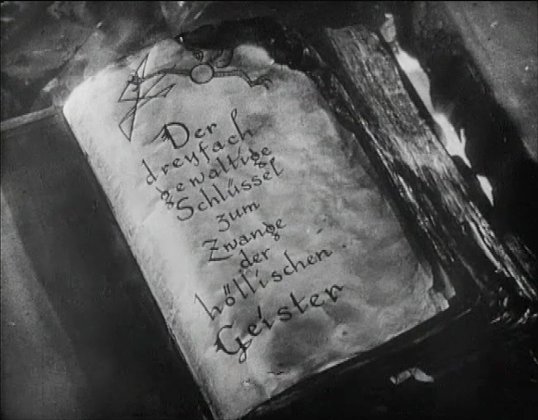 Der dreyfach gewaltige Schlüssel zum Zwange der höllischen Geister. Faust, TC: 00:17:06